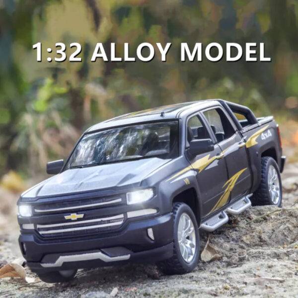 1:32 Chevrolet Silverado Pickup Model Alloy Die-Cast Truck Toy With Music And Light