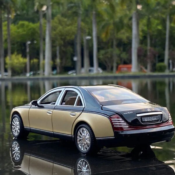 1:24 Maybach 62S Classic Alloy Die-Cast Model Car With Sound And Light - Image 8